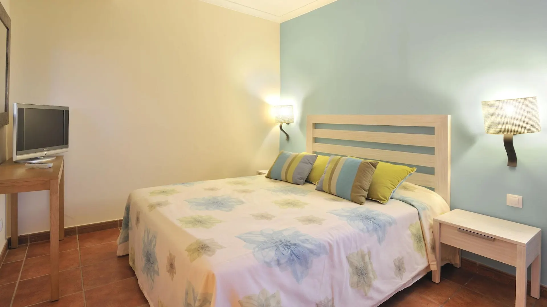 Pestana Viking Beach & Spa Resort Армасан-де-Пера 4*,
