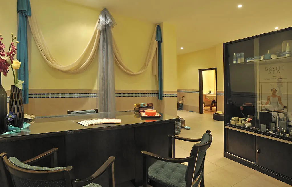 Отель Pestana Viking Beach & Spa Resort Армасан-де-Пера