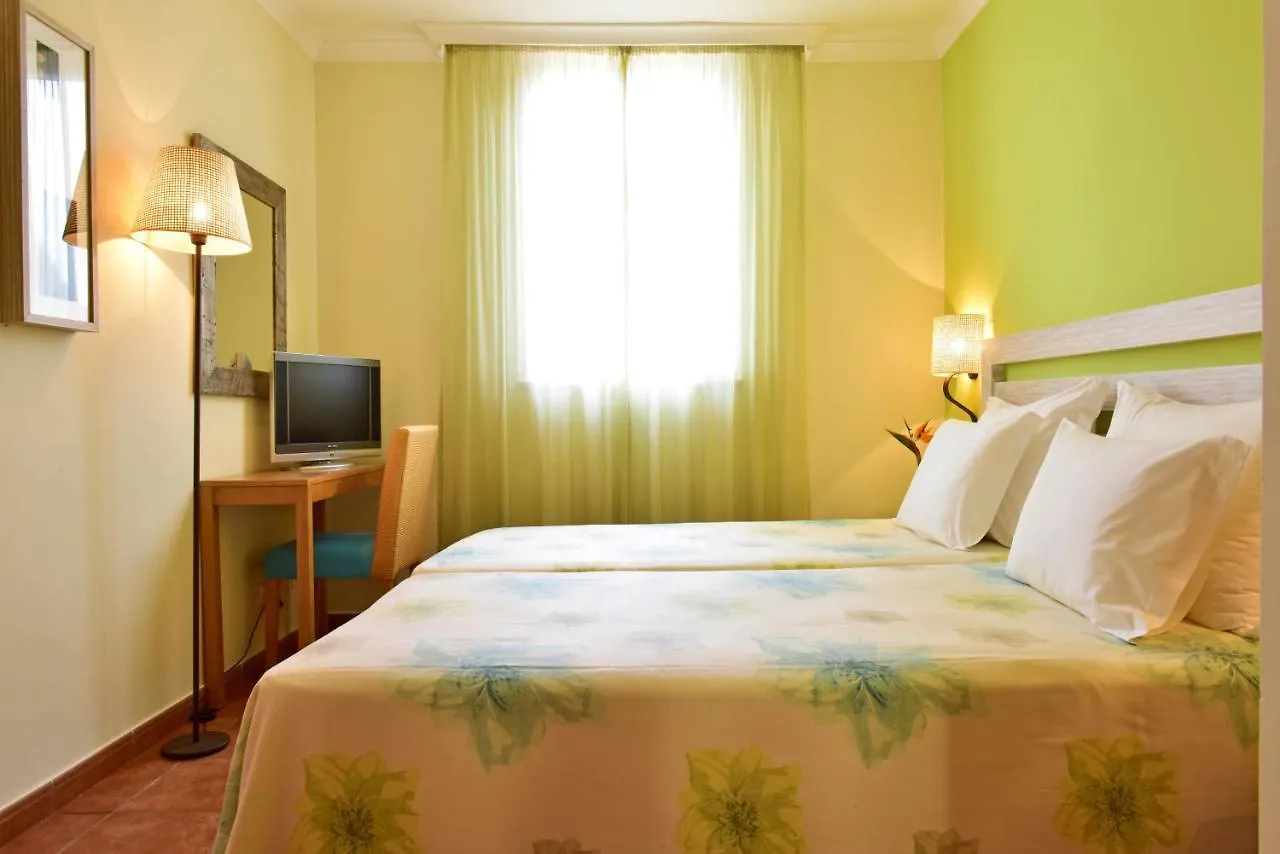 Отель Pestana Viking Beach & Spa Resort Армасан-де-Пера