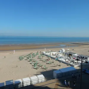 Toplocatie Frontal Sea View Apartment Middelkerke